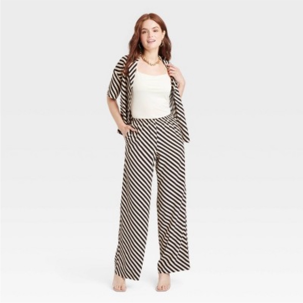 A New Day Women's Straight 32" Pull-On Pants Sz M - Picture 2 of 3